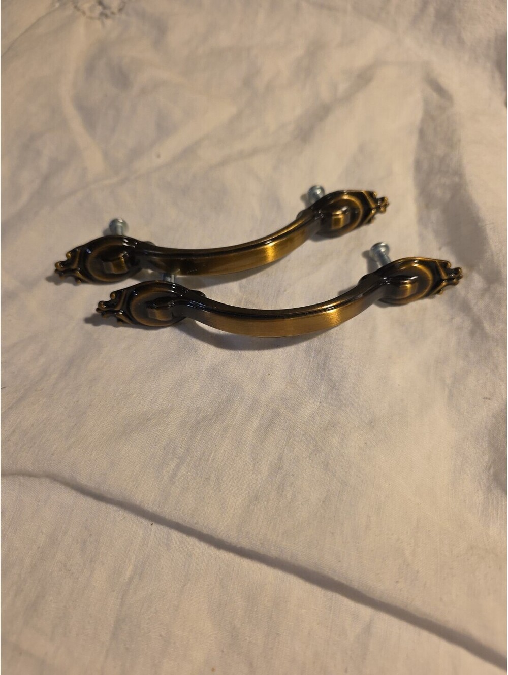 2 DRAWER PULLS 3 INCH FROM SCREW TO SCREW